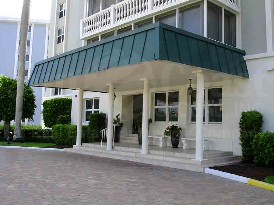Martinique Club Entrance
